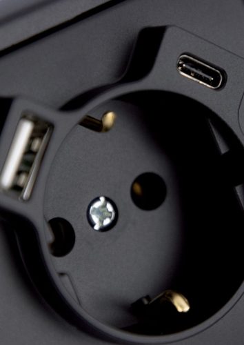 21137 - Földelt Schuko típusú dugaszoló aljzat, 16A-250V + USB-A + USB-C