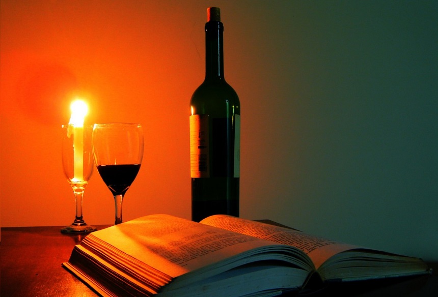 glass_of_wine_book_candle-1123890